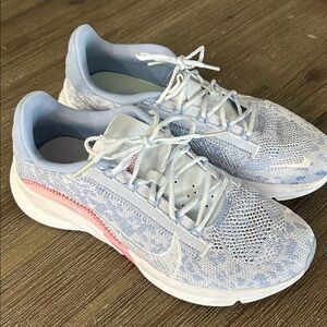 Nike Blue and White Women’s US 9 Sneakers